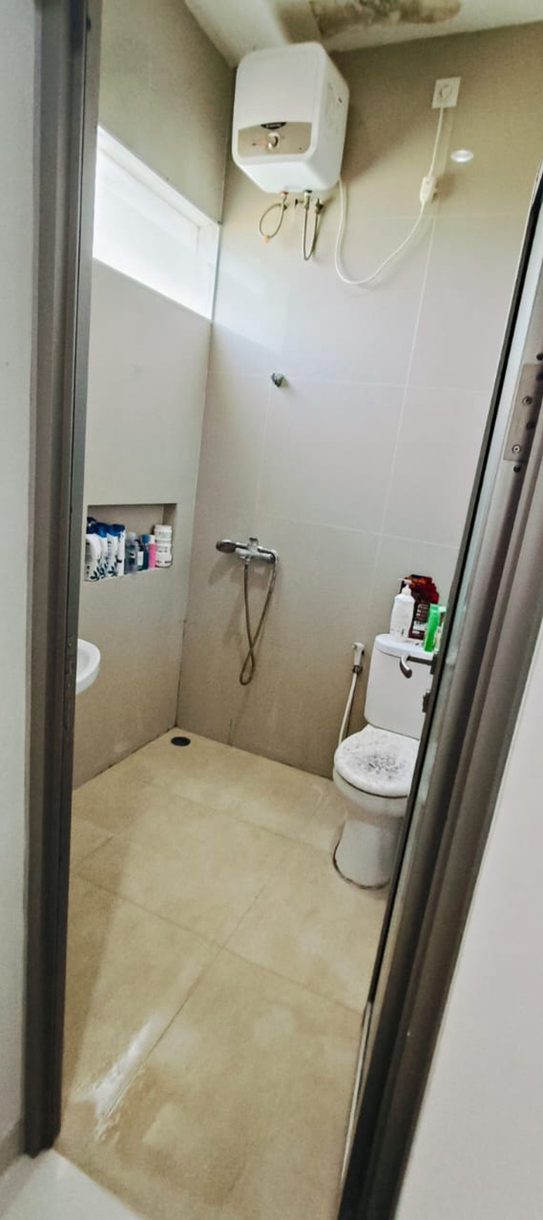 Dijual Rumah Greenland Residence - cluster Armaya - Modern 2 Lantai - Carport 2 Mobil Dekat Citraland, Pakuwon Mall Surabaya