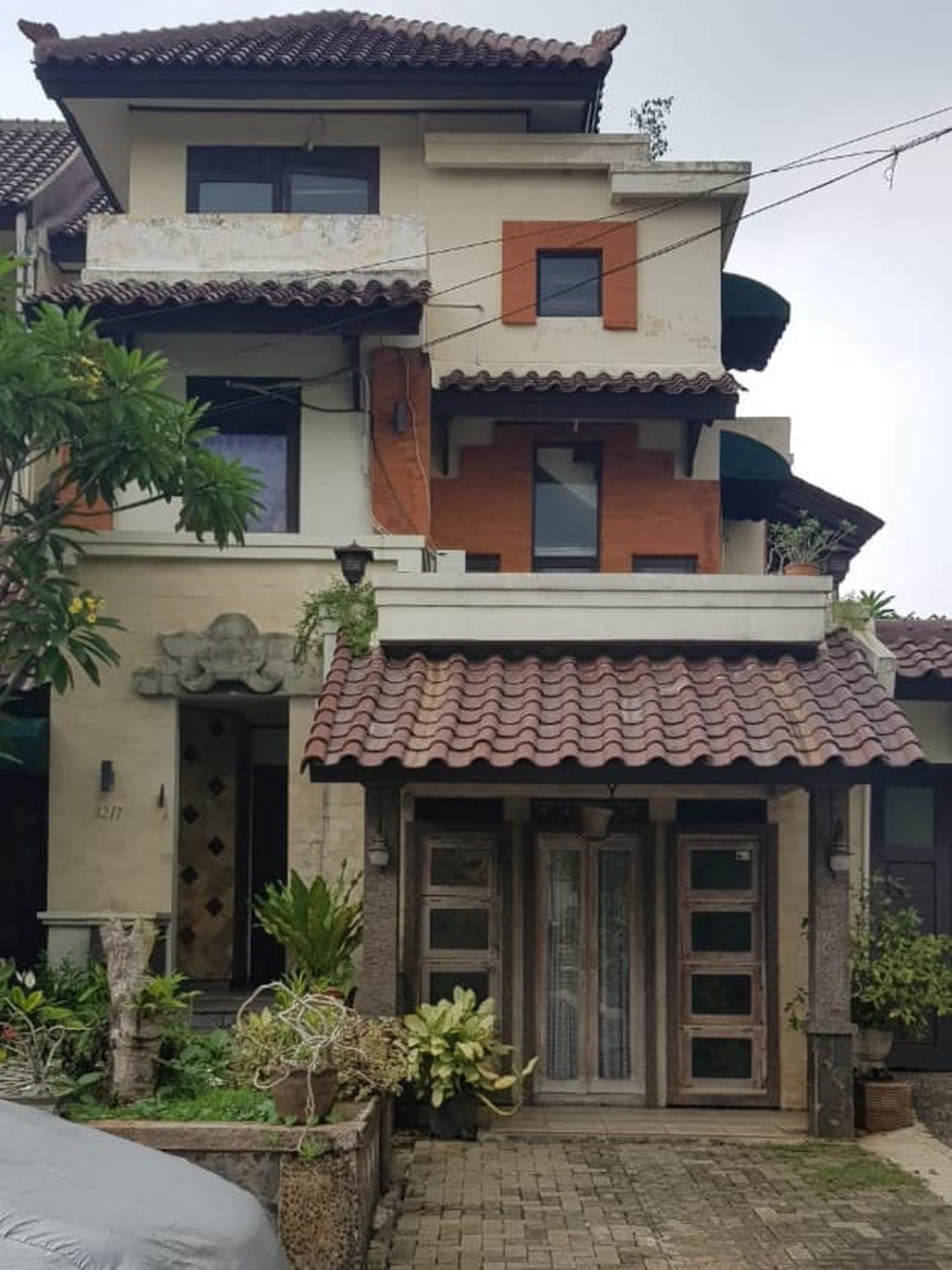 Rumah Nuansa Bali di Bali View Cirendeu Ciputat