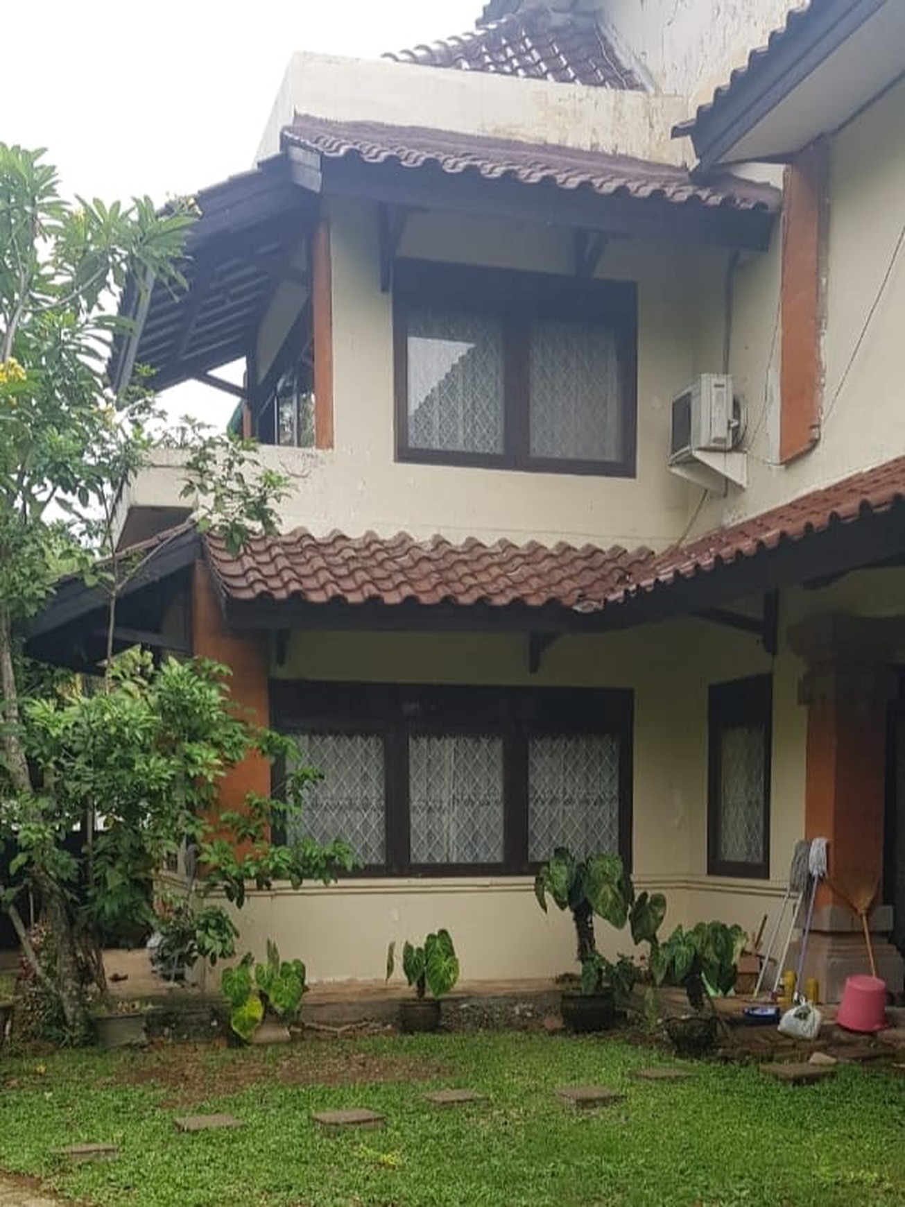 Rumah Nuansa Bali di Bali View Cirendeu Ciputat