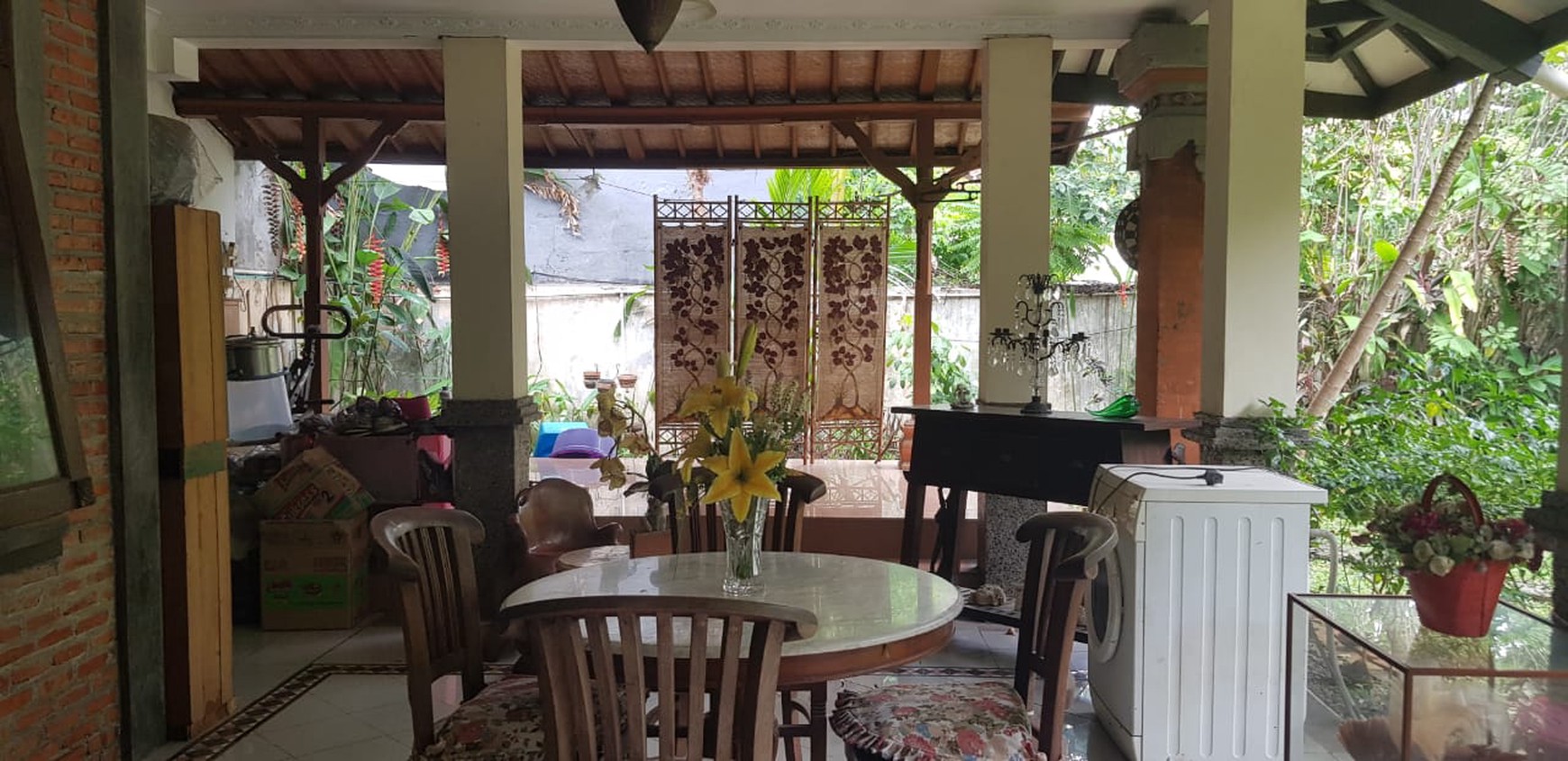 Rumah Nuansa Bali di Bali View Cirendeu Ciputat