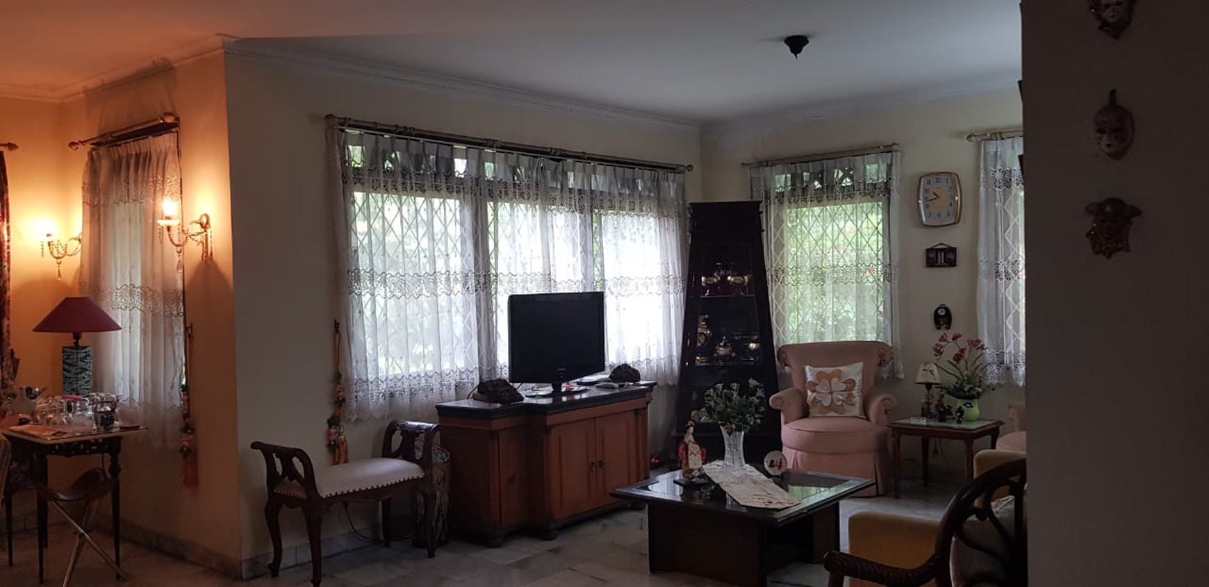 Rumah Nuansa Bali di Bali View Cirendeu Ciputat