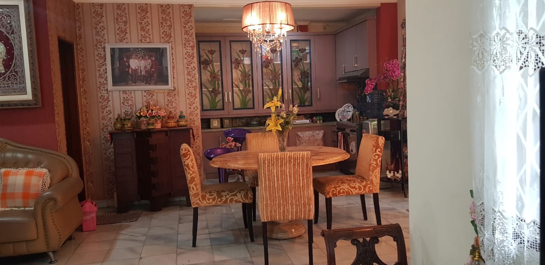 Rumah Nuansa Bali di Bali View Cirendeu Ciputat