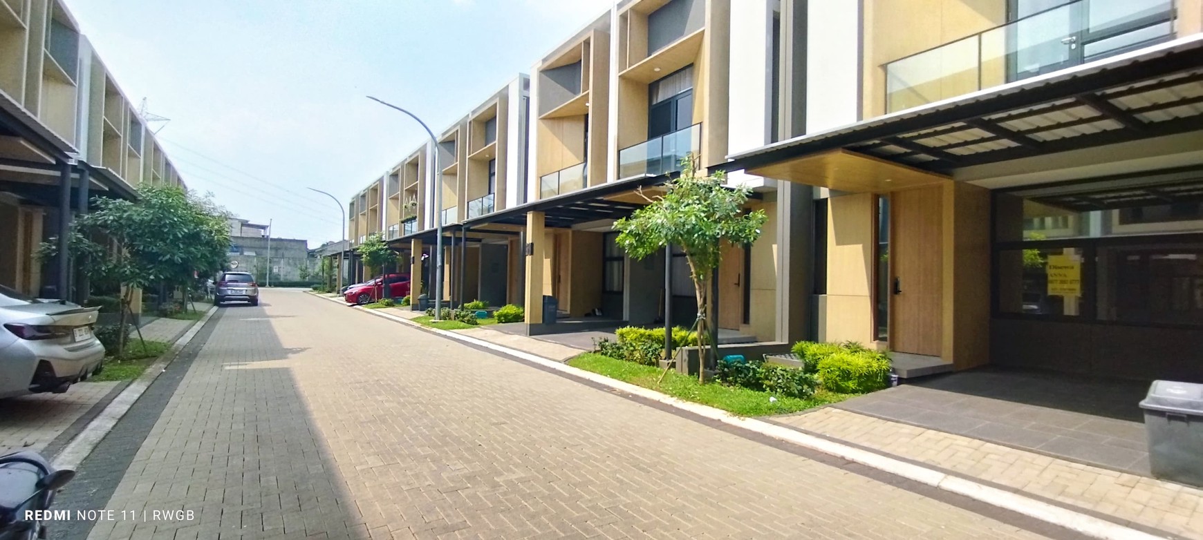 disewa rumah siap huni rapih bersih terawat strategis di tanahkayu bsd city