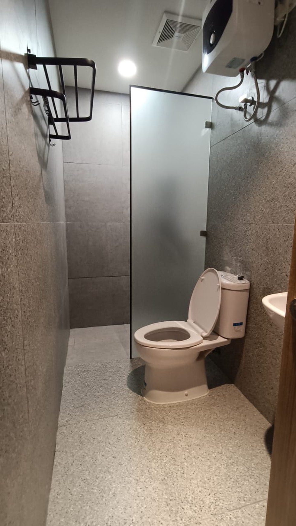 disewa rumah siap huni rapih bersih terawat strategis di tanahkayu bsd city