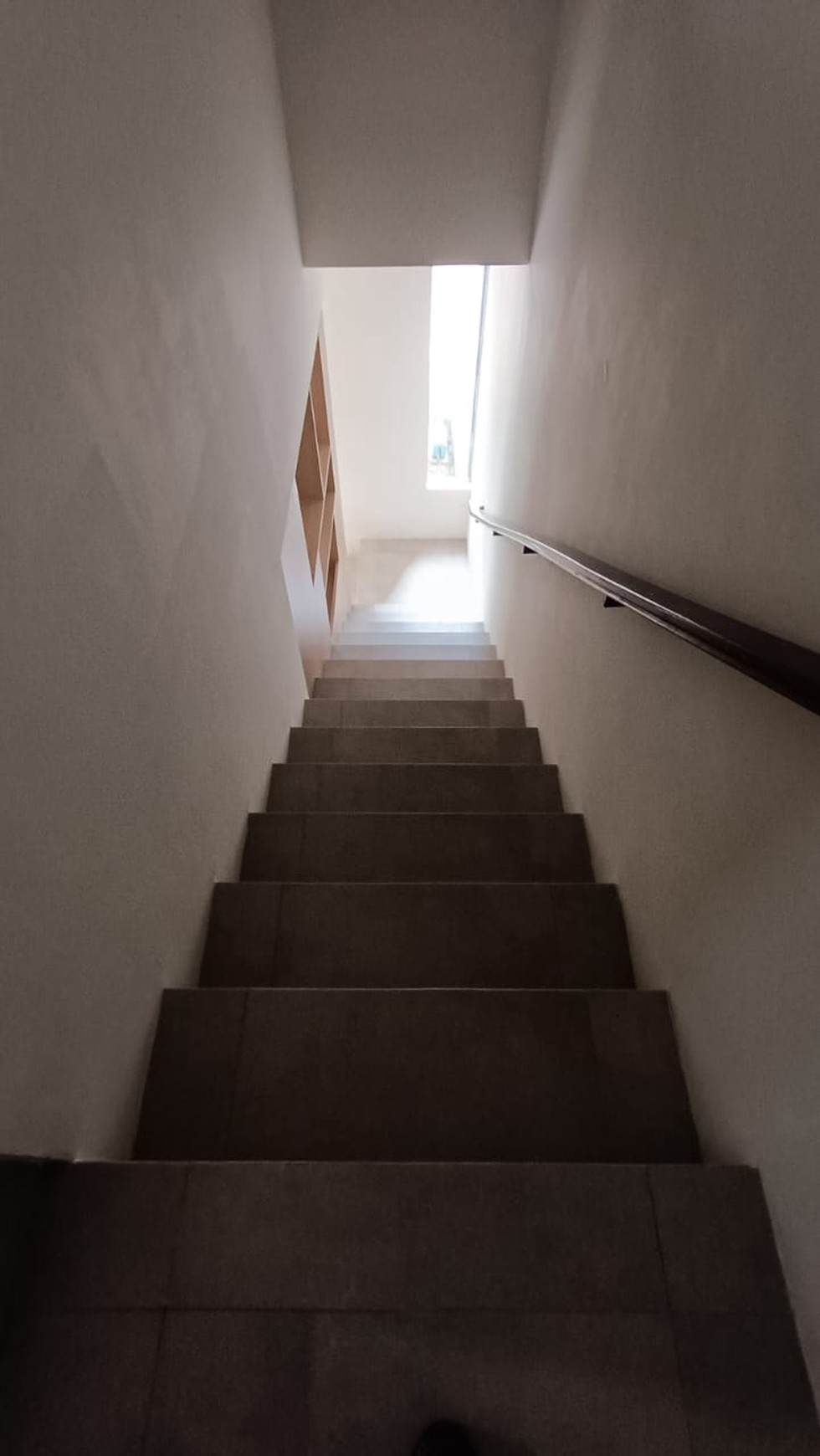 disewa rumah siap huni rapih bersih terawat strategis di tanahkayu bsd city