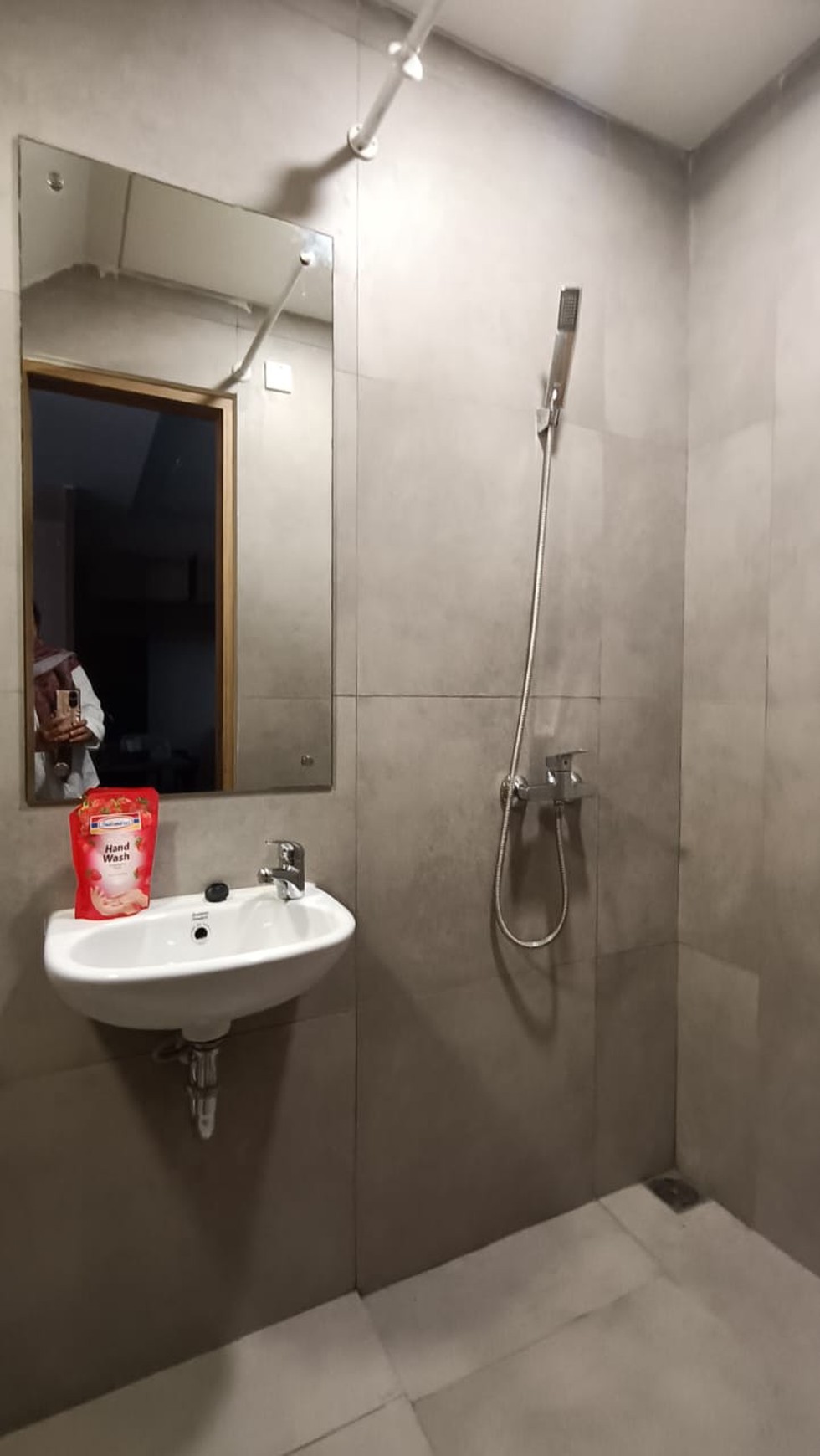 disewa rumah siap huni rapih bersih terawat strategis di tanahkayu bsd city