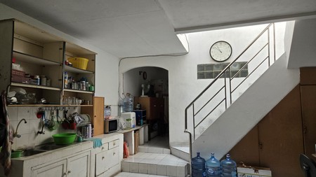 Rumah Gading Griya Lestari, ceiling tinggi, Kelapa Gading, Jakarta Utara.