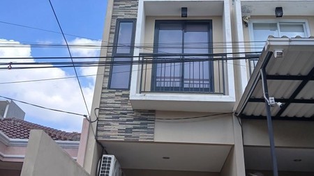 Dijual rumah minimalis 3 Lantai di Kedoya Selatan Jakarta Barat