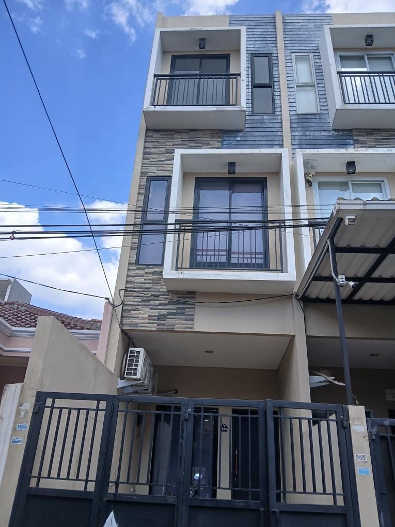 Dijual rumah minimalis 3 Lantai di Kedoya Selatan Jakarta Barat
