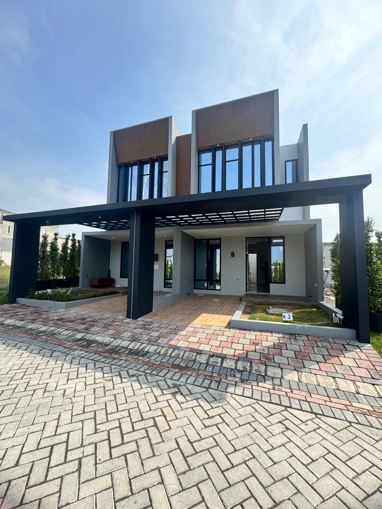 Dijual Rumah Mewah 2 Lantai di Surabaya Barat 5 menit dari Pakuwon Mall