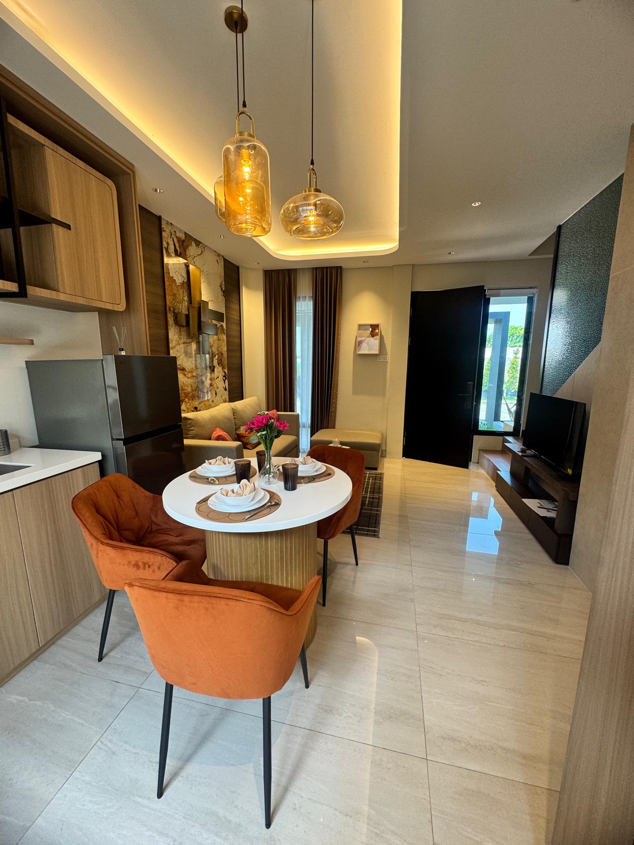 Dijual Rumah Mewah 2 Lantai di Surabaya Barat 5 menit dari Pakuwon Mall