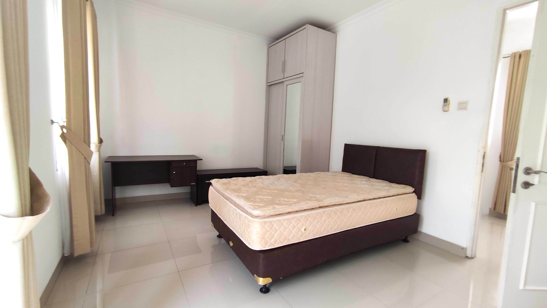 Rumah D'Oakwood Cluster Lippo Cikarang Di Tengah Pusat