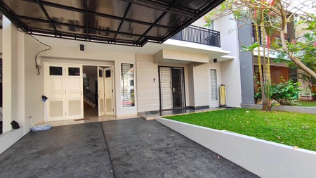 Rumah Luas & Strategis Di Taman Beverly Lippo Cikarang, 4 Kamar Tidur, Siap Huni