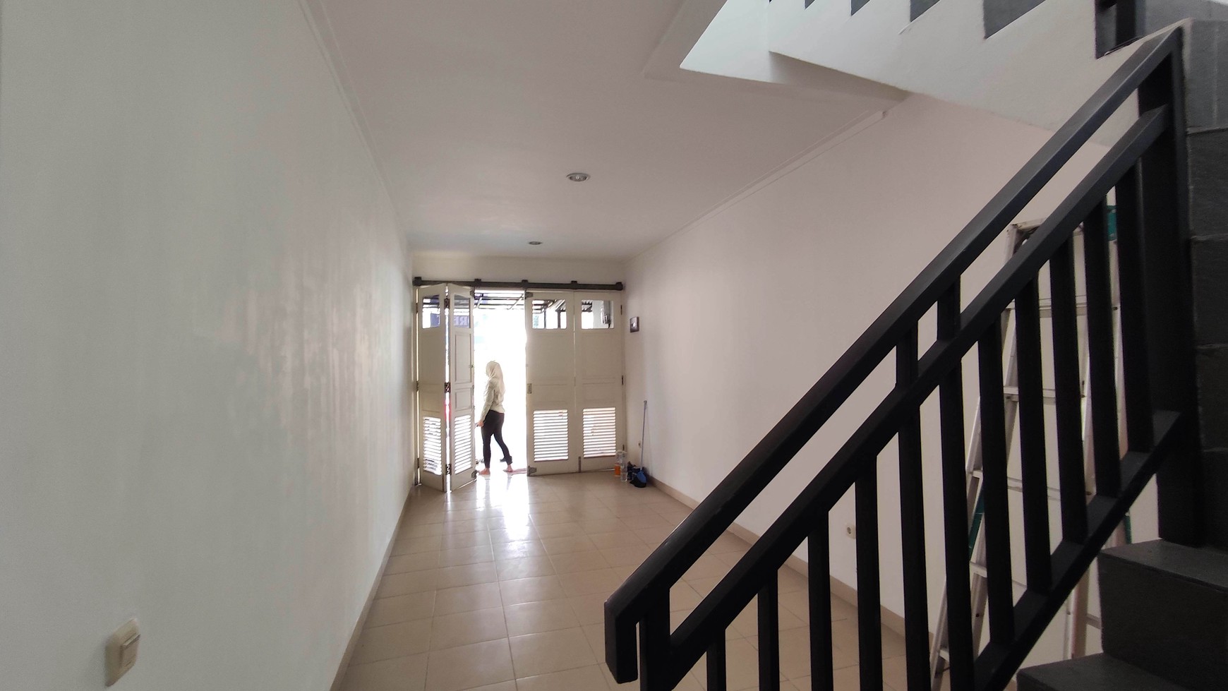 Rumah Luas & Strategis Di Taman Beverly Lippo Cikarang, 4 Kamar Tidur, Siap Huni