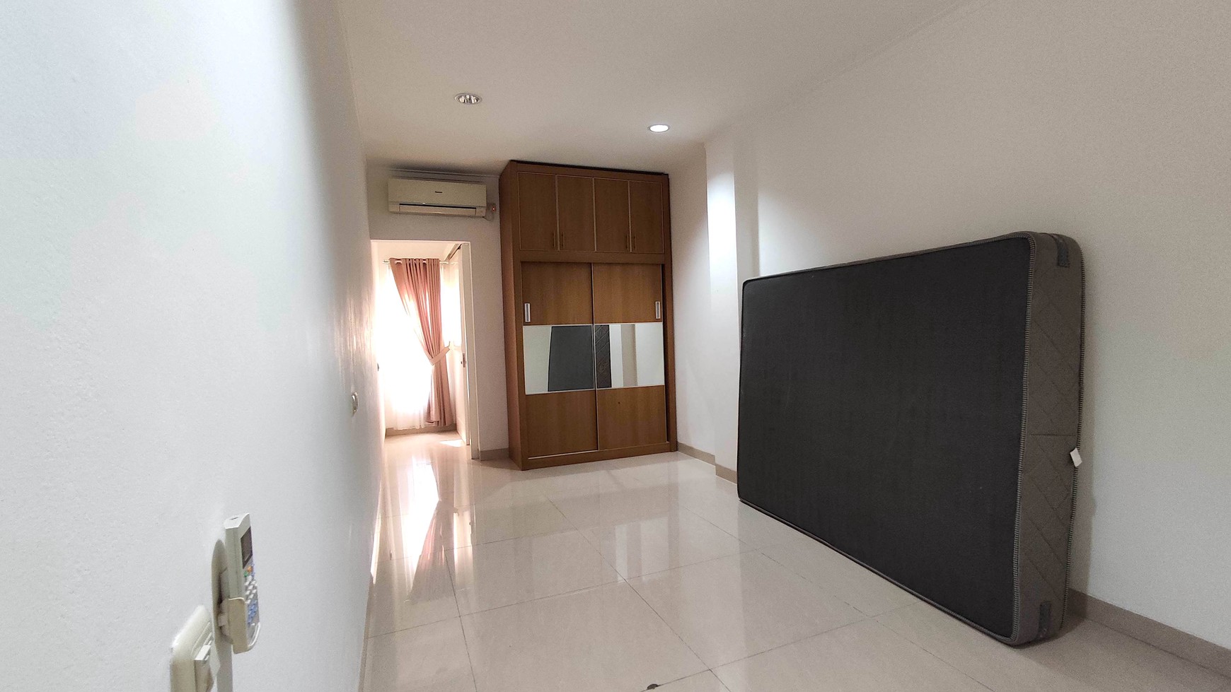 Rumah Luas & Strategis Di Taman Beverly Lippo Cikarang, 4 Kamar Tidur, Siap Huni