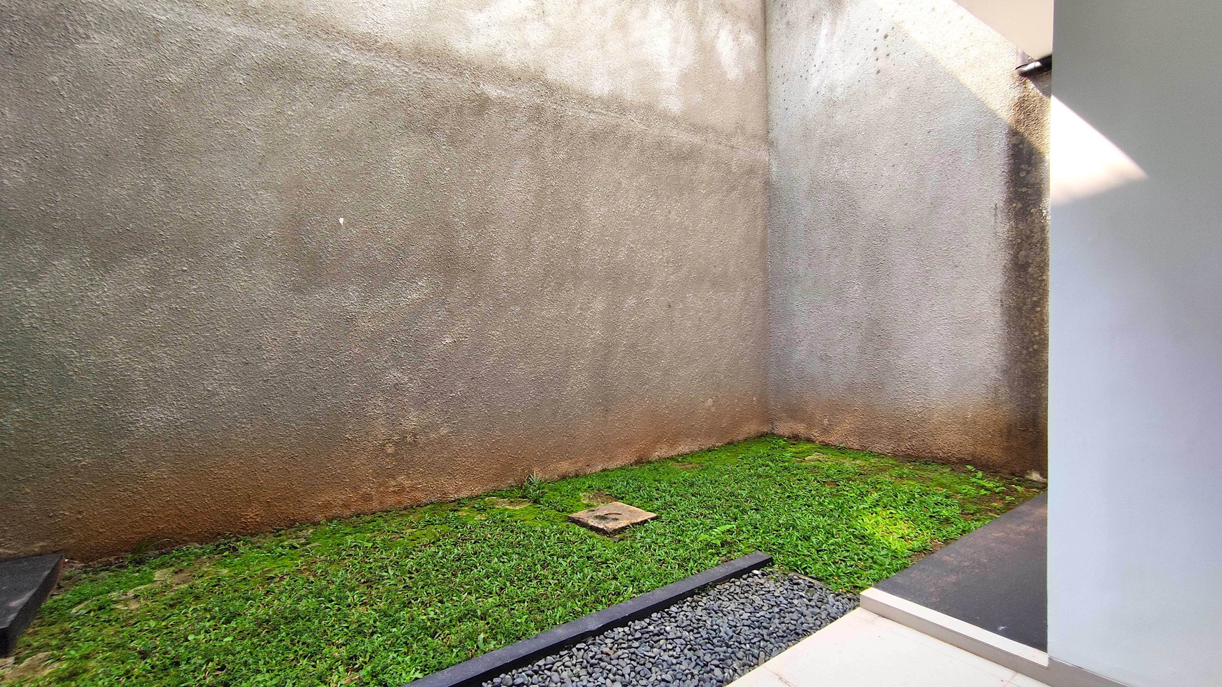 Rumah Luas & Strategis Di Taman Beverly Lippo Cikarang, 4 Kamar Tidur, Siap Huni