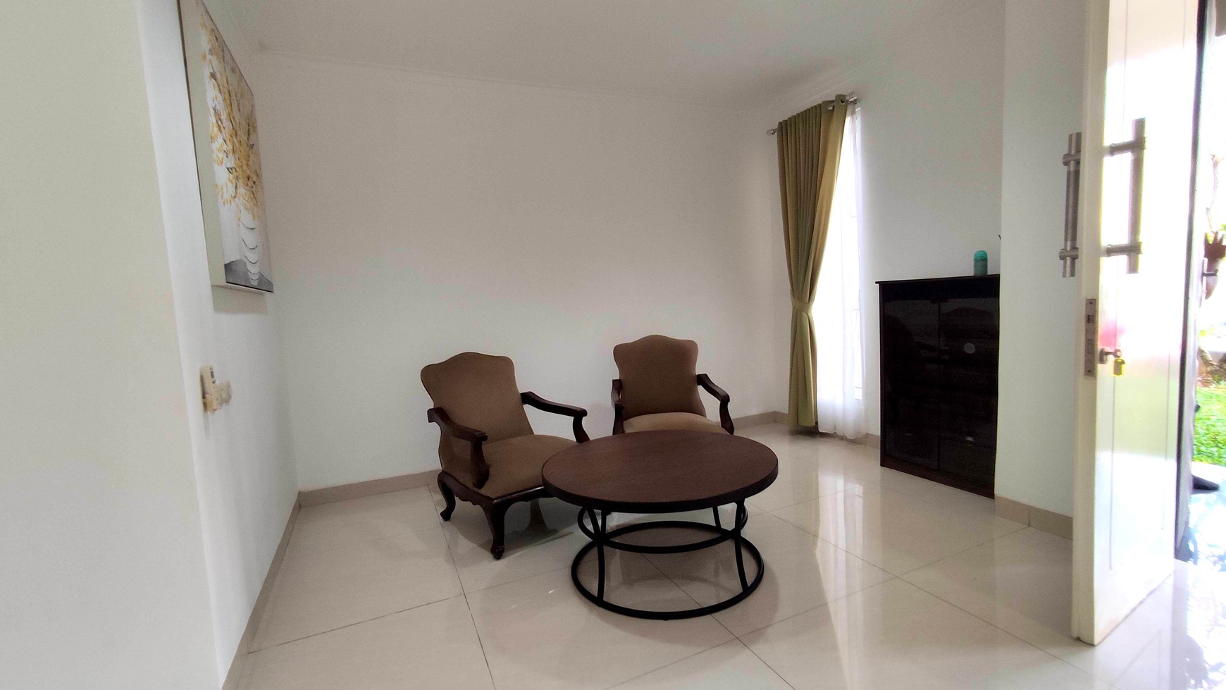 Rumah Luas & Strategis Di Taman Beverly Lippo Cikarang, 4 Kamar Tidur, Siap Huni