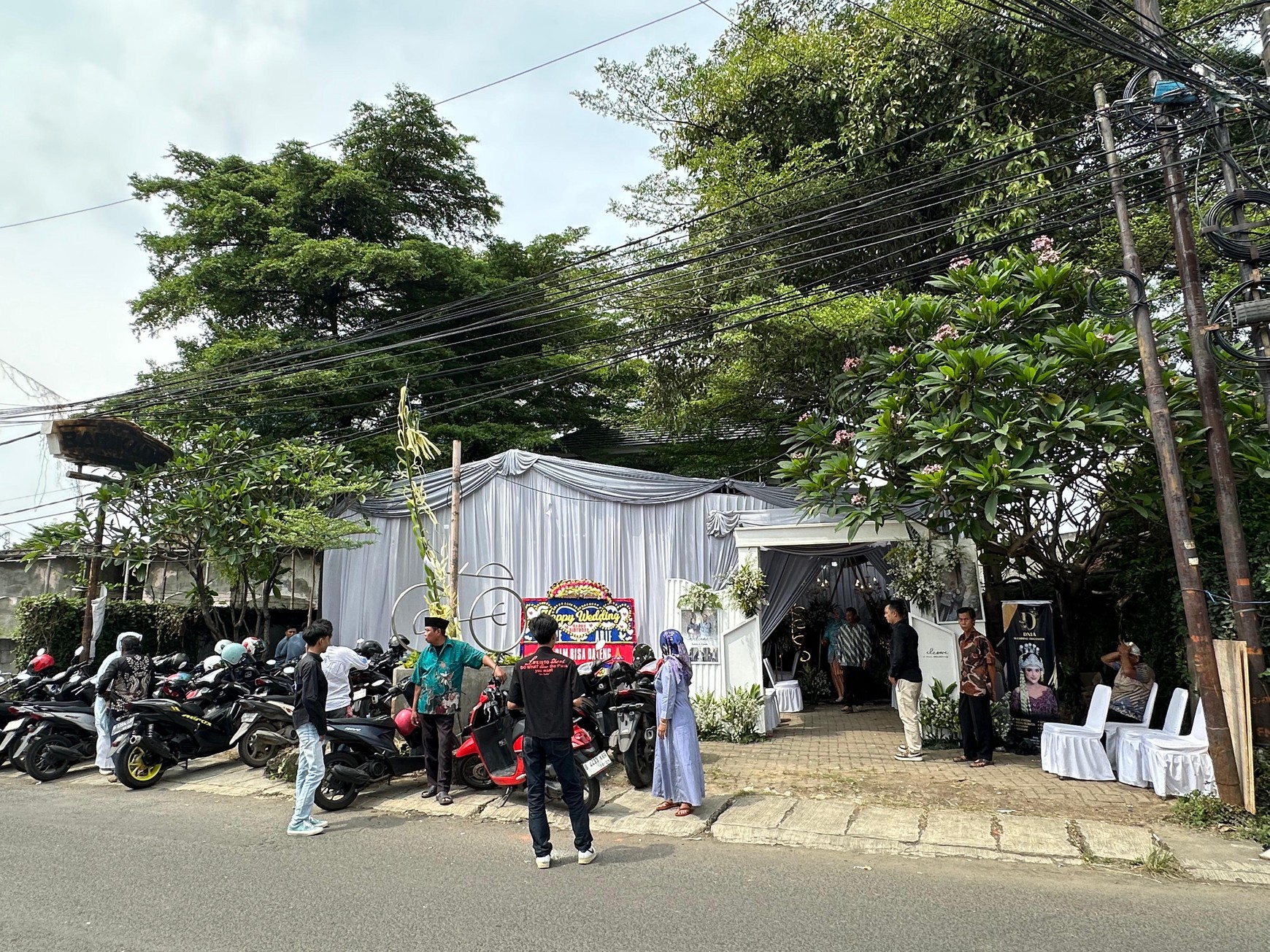 Disewakan Segera Bangunan & Tanah di Ring 1 Bekasi, Area Komersial