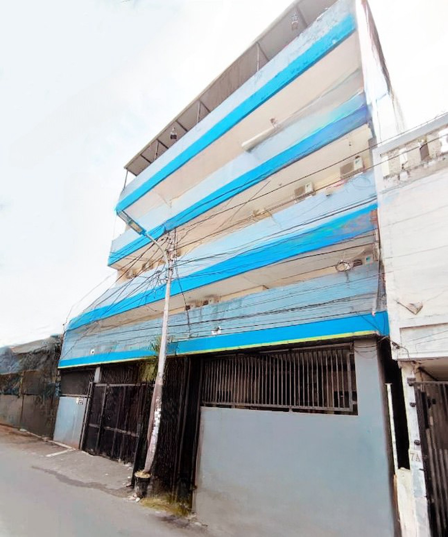 Kos Kosan 64 Pintu di Pinggir Jalan Lokasi Strategis @Tomang, Jakarta Barat