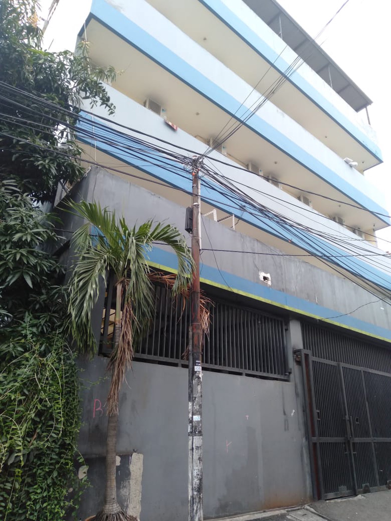 Kos Kosan 64 Pintu di Pinggir Jalan Lokasi Strategis @Tomang, Jakarta Barat