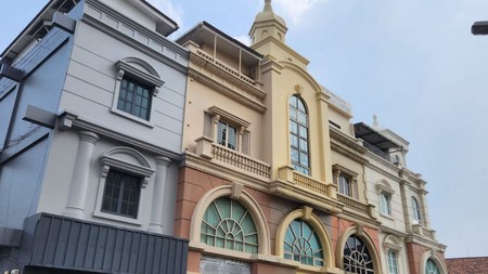 Ruko Siap Pakai 4 Tingkat dan Lokasi Strategis di Kebayoran Baru, Jakarta Selatan
