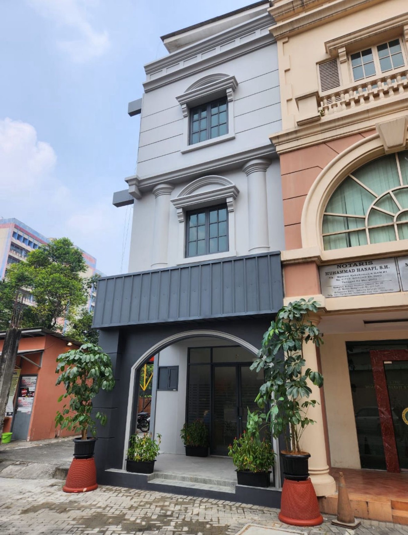 Ruko Siap Pakai 4 Tingkat dan Lokasi Strategis di Kebayoran Baru, Jakarta Selatan
