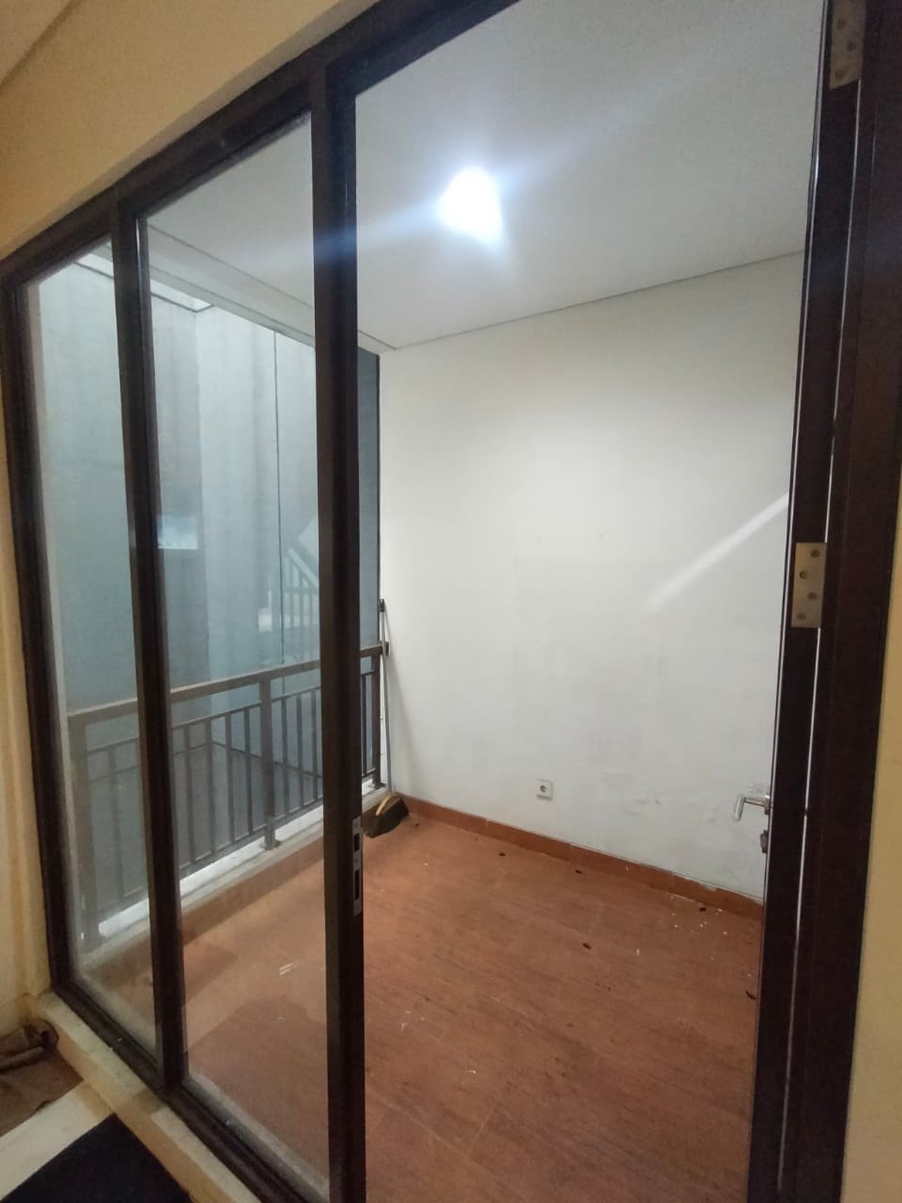 Termurah. rumah 3 Lantai di Greenwich Park - Whelford