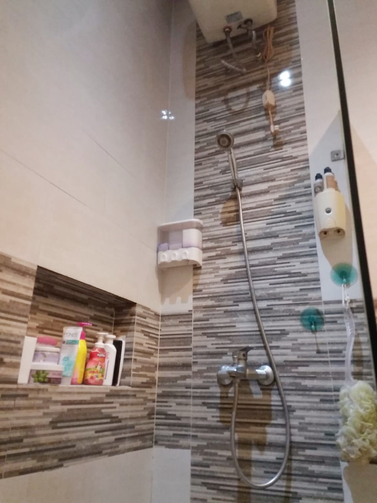 Dijual Rumah 2 Lantai Villa Melati Mas Residence, Modern Minimalis, Bebas Banjir