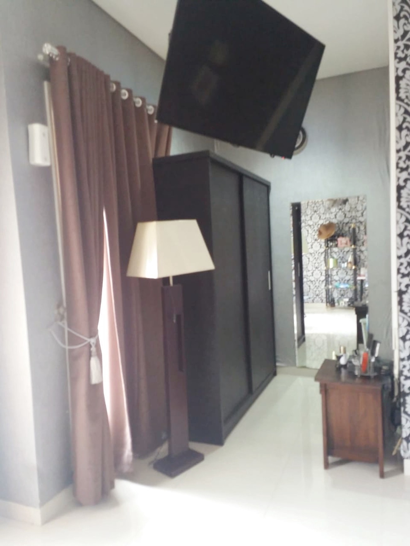 Dijual Rumah 2 Lantai Villa Melati Mas Residence, Modern Minimalis, Bebas Banjir
