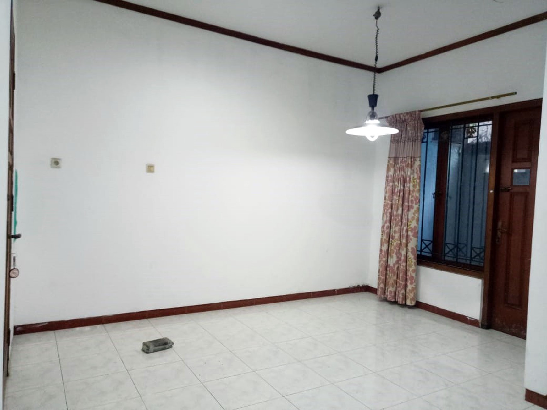 Rumah di Kutisari Selatan, Nol Jalan, bisa untuk rumah tinggal / usaha !!!