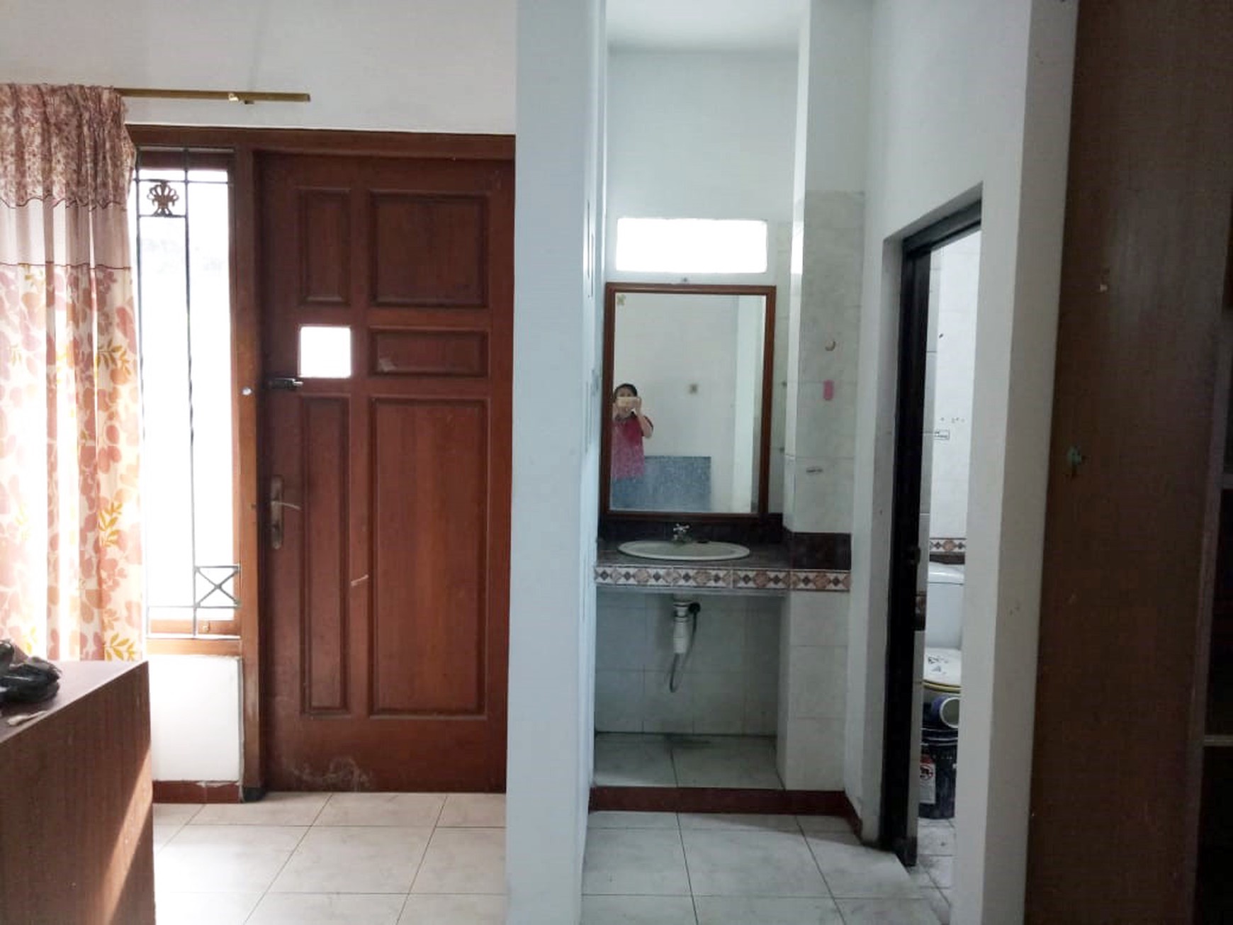 Rumah di Kutisari Selatan, Nol Jalan, bisa untuk rumah tinggal / usaha !!!