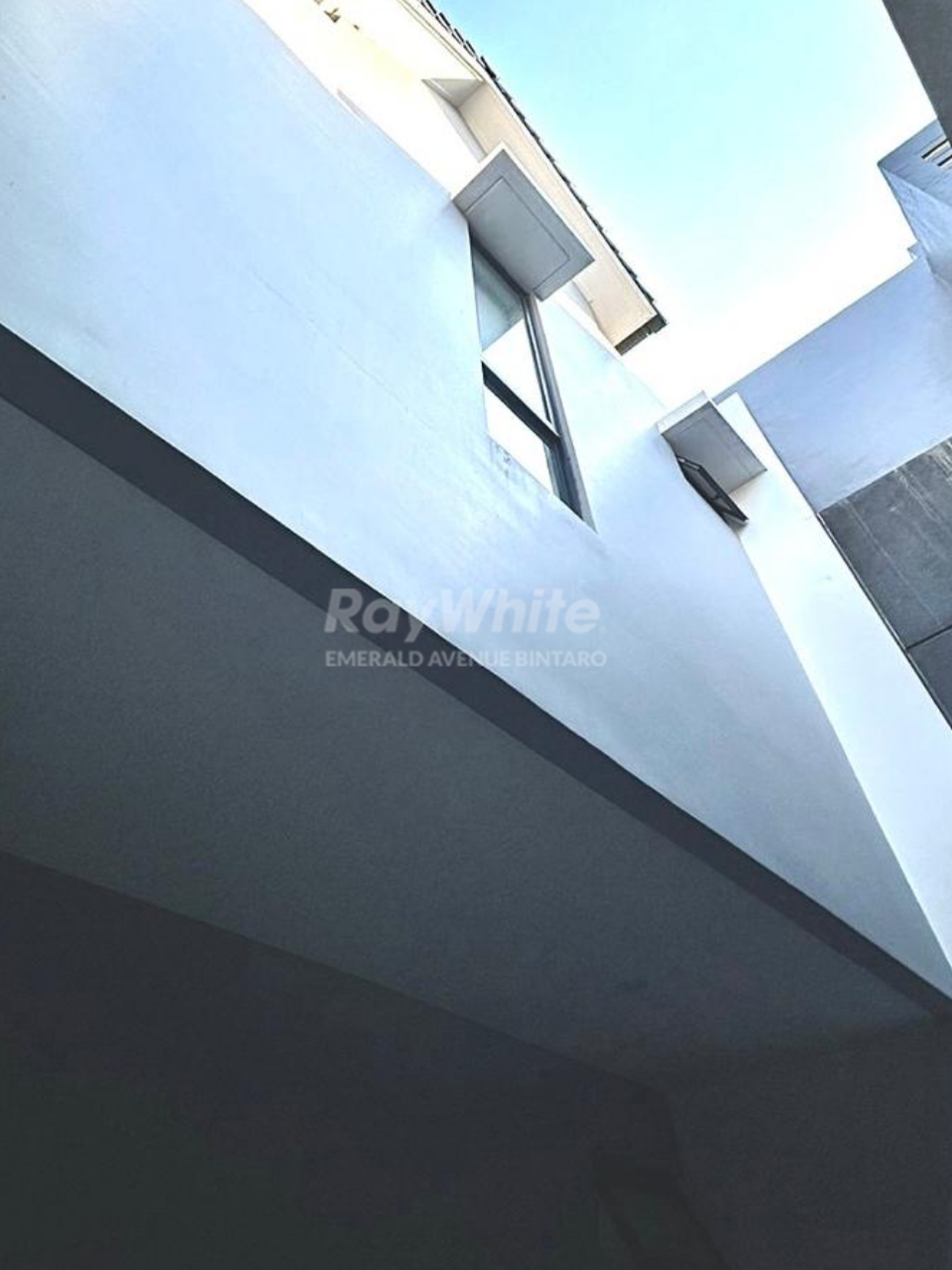 Rumah Minimalis 2 Lantai Dalam Cluster Melia Hyra Graha Raya Bintaro, Tangerang Selatan