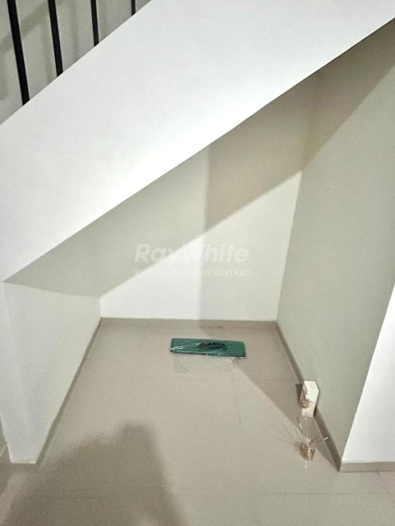 Rumah Minimalis 2 Lantai Dalam Cluster Melia Hyra Graha Raya Bintaro, Tangerang Selatan