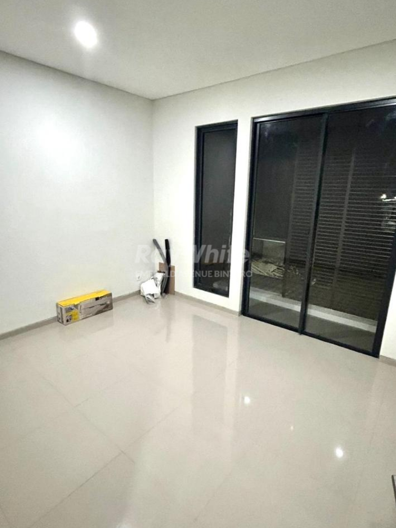 Rumah Minimalis 2 Lantai Dalam Cluster Melia Hyra Graha Raya Bintaro, Tangerang Selatan