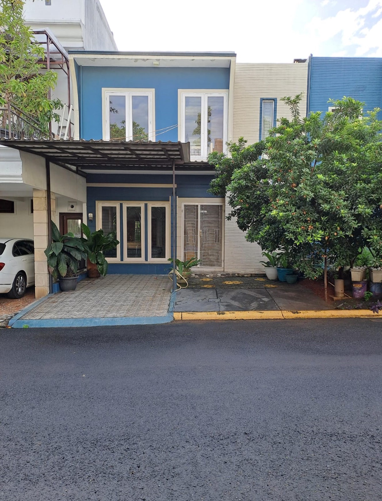 Bagus Rapih 2 lantai full furnished dalam Cluster Sektor 9 Bintaro.