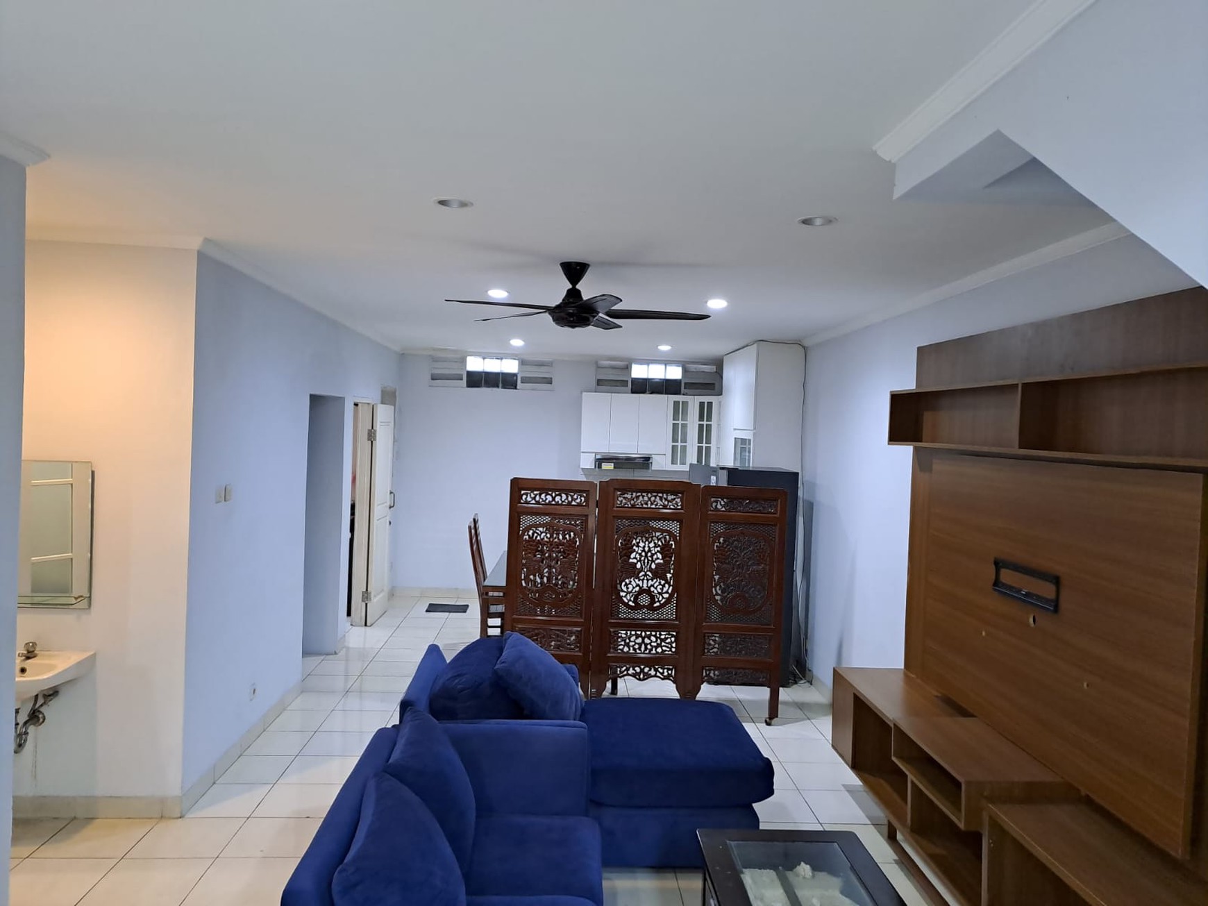 Bagus Rapih 2 lantai full furnished dalam Cluster Sektor 9 Bintaro.