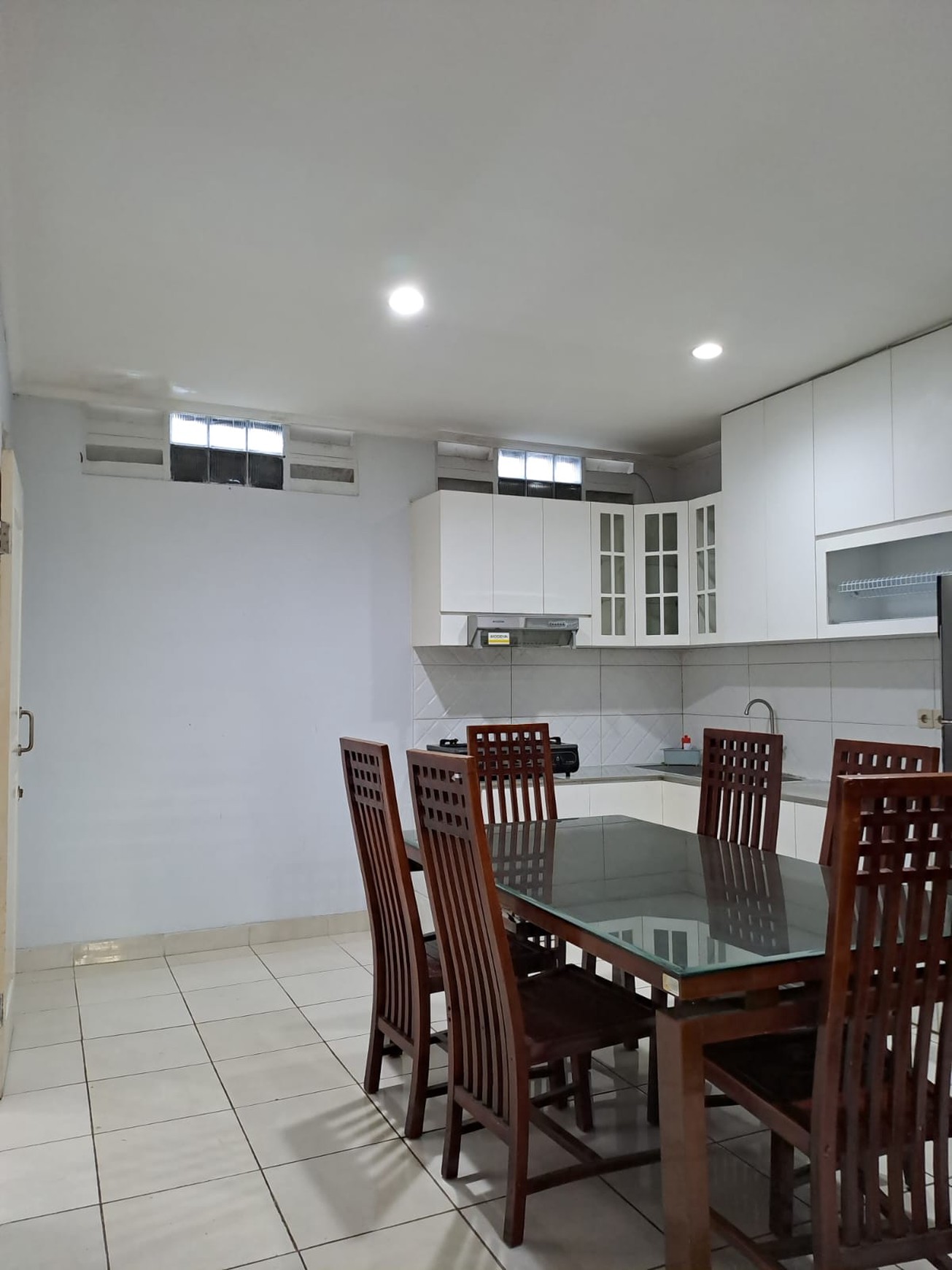 Bagus Rapih 2 lantai full furnished dalam Cluster Sektor 9 Bintaro.