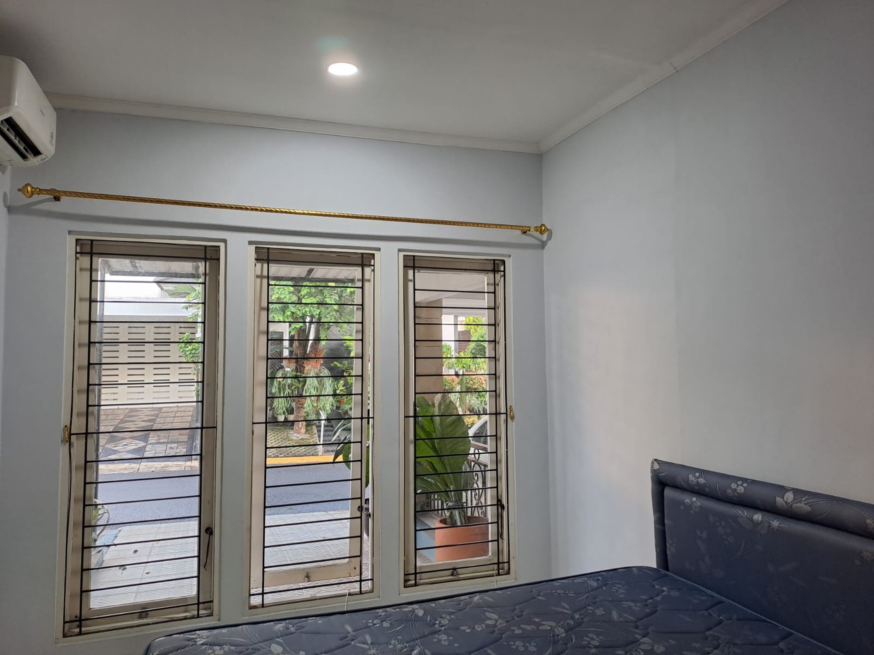 Bagus Rapih 2 lantai full furnished dalam Cluster Sektor 9 Bintaro.