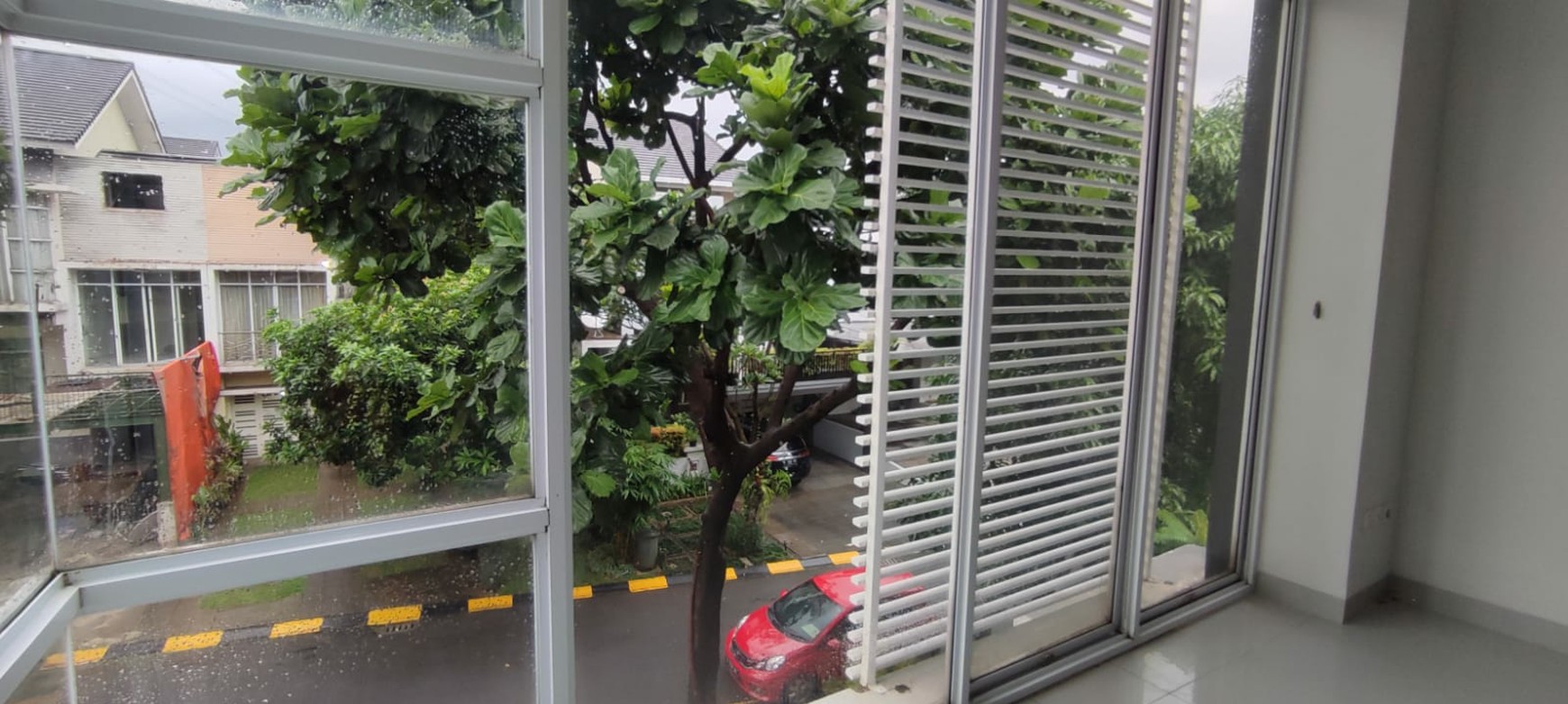 Rumah 2 Lt. Halaman belakang Luas di Kebayoran Bintaro Jaya