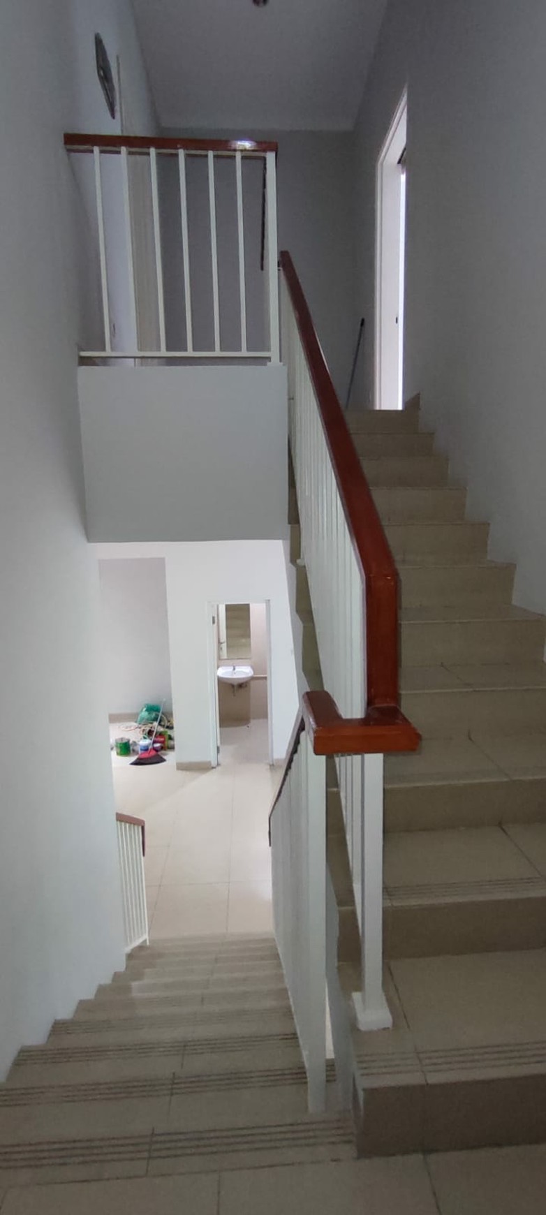 Rumah 2 Lt. Halaman belakang Luas di Kebayoran Bintaro Jaya