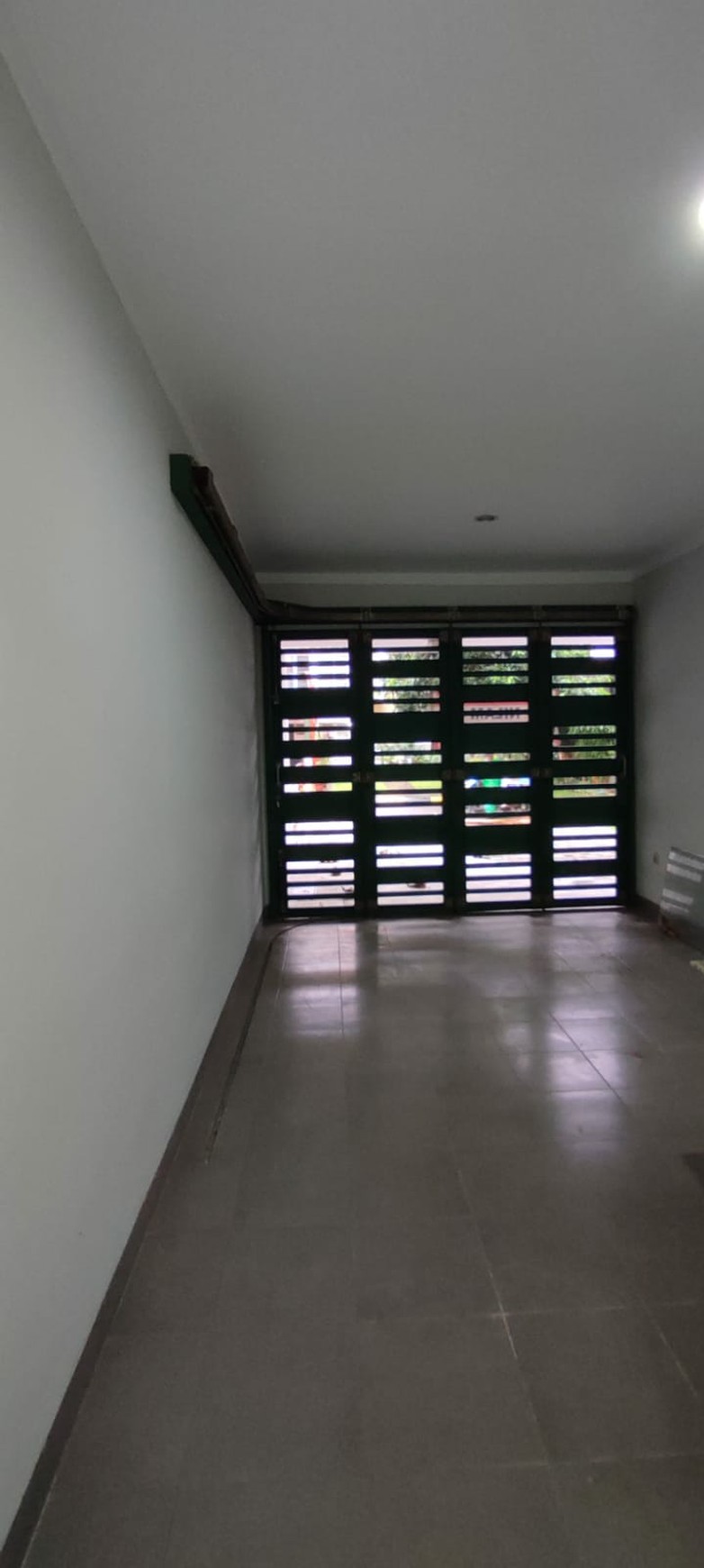 Rumah 2 Lt. Halaman belakang Luas di Kebayoran Bintaro Jaya