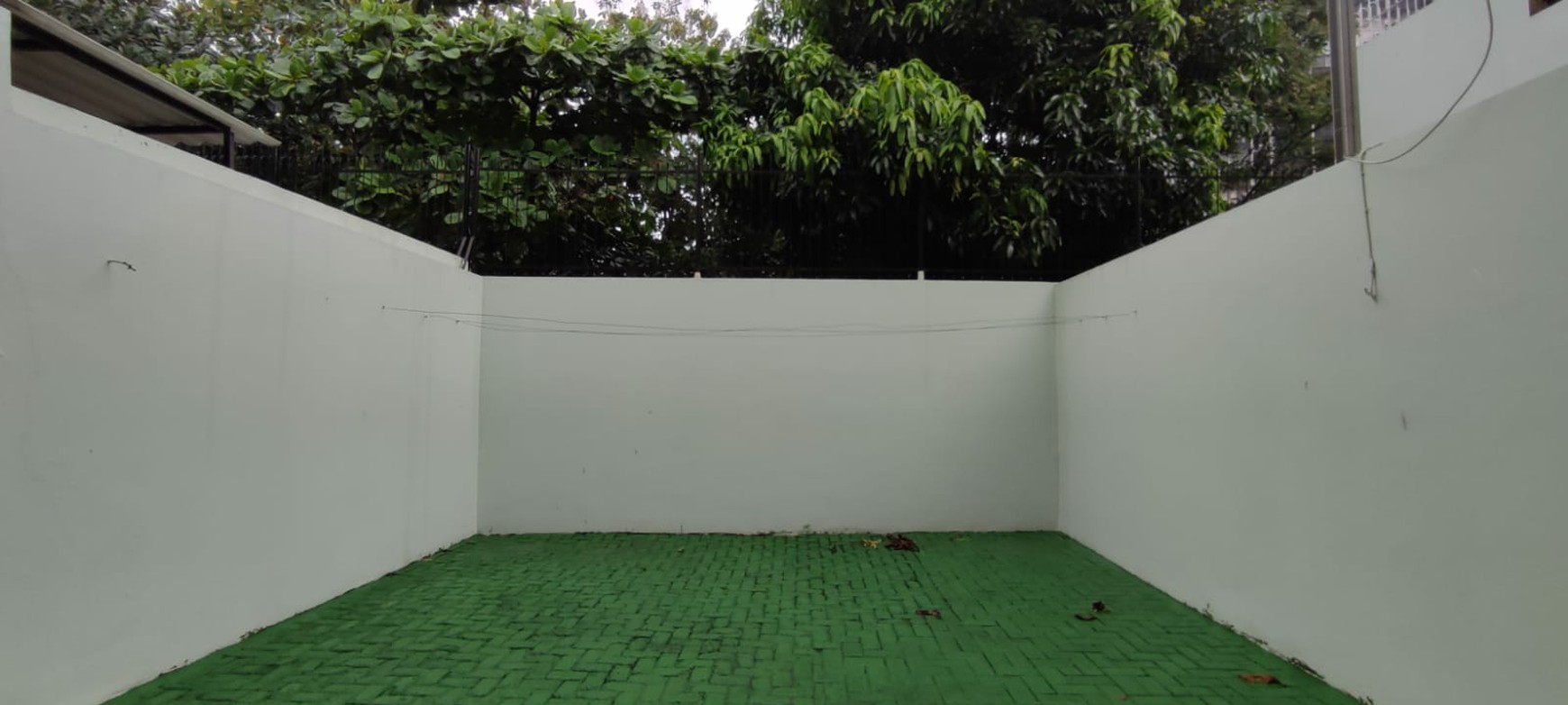 Rumah 2 Lt. Halaman belakang Luas di Kebayoran Bintaro Jaya