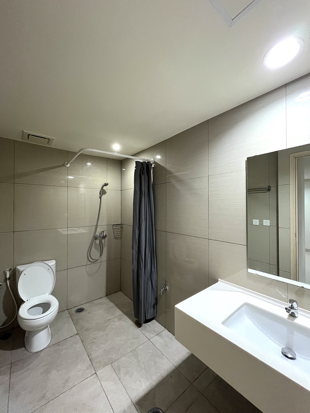 Premium Living! Apartemen 2 BR di Newport Orange County - View Indah, Akses Mudah