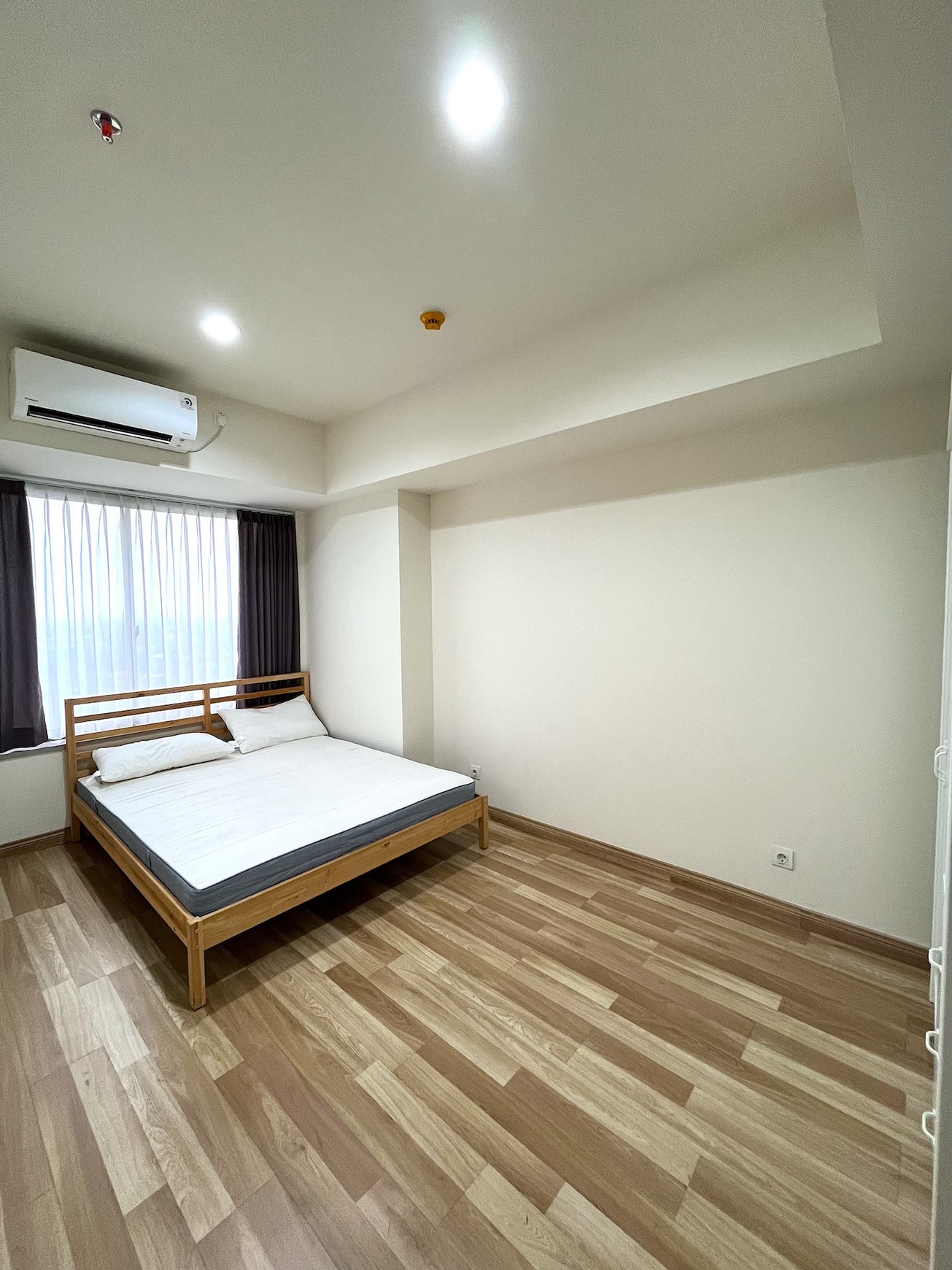 Premium Living! Apartemen 2 BR di Newport Orange County - View Indah, Akses Mudah