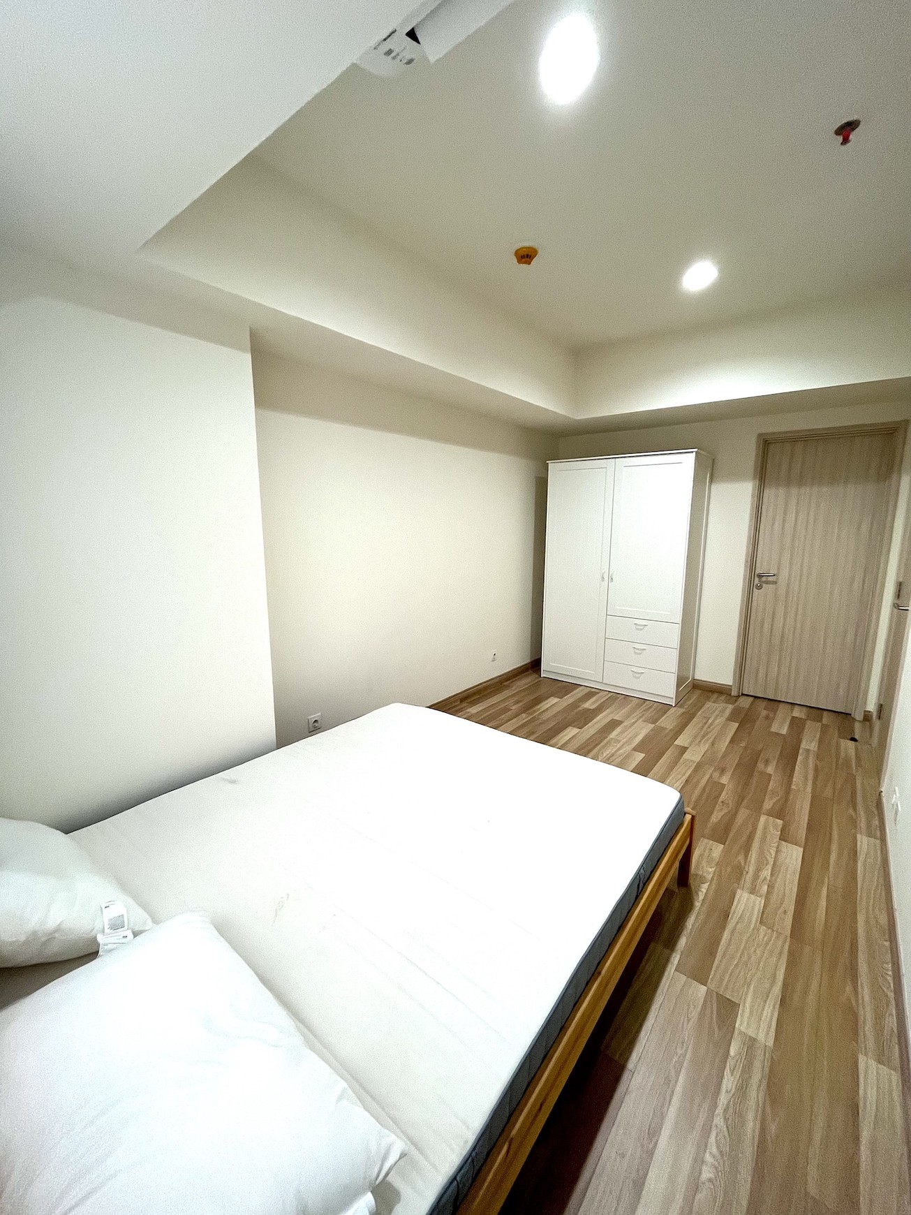 Premium Living! Apartemen 2 BR di Newport Orange County - View Indah, Akses Mudah