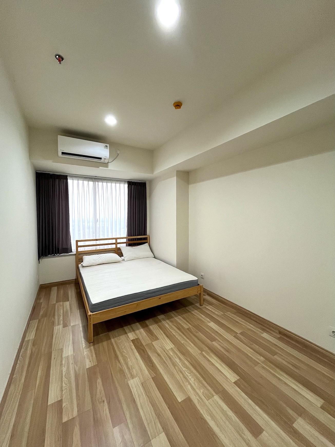 Premium Living! Apartemen 2 BR di Newport Orange County - View Indah, Akses Mudah