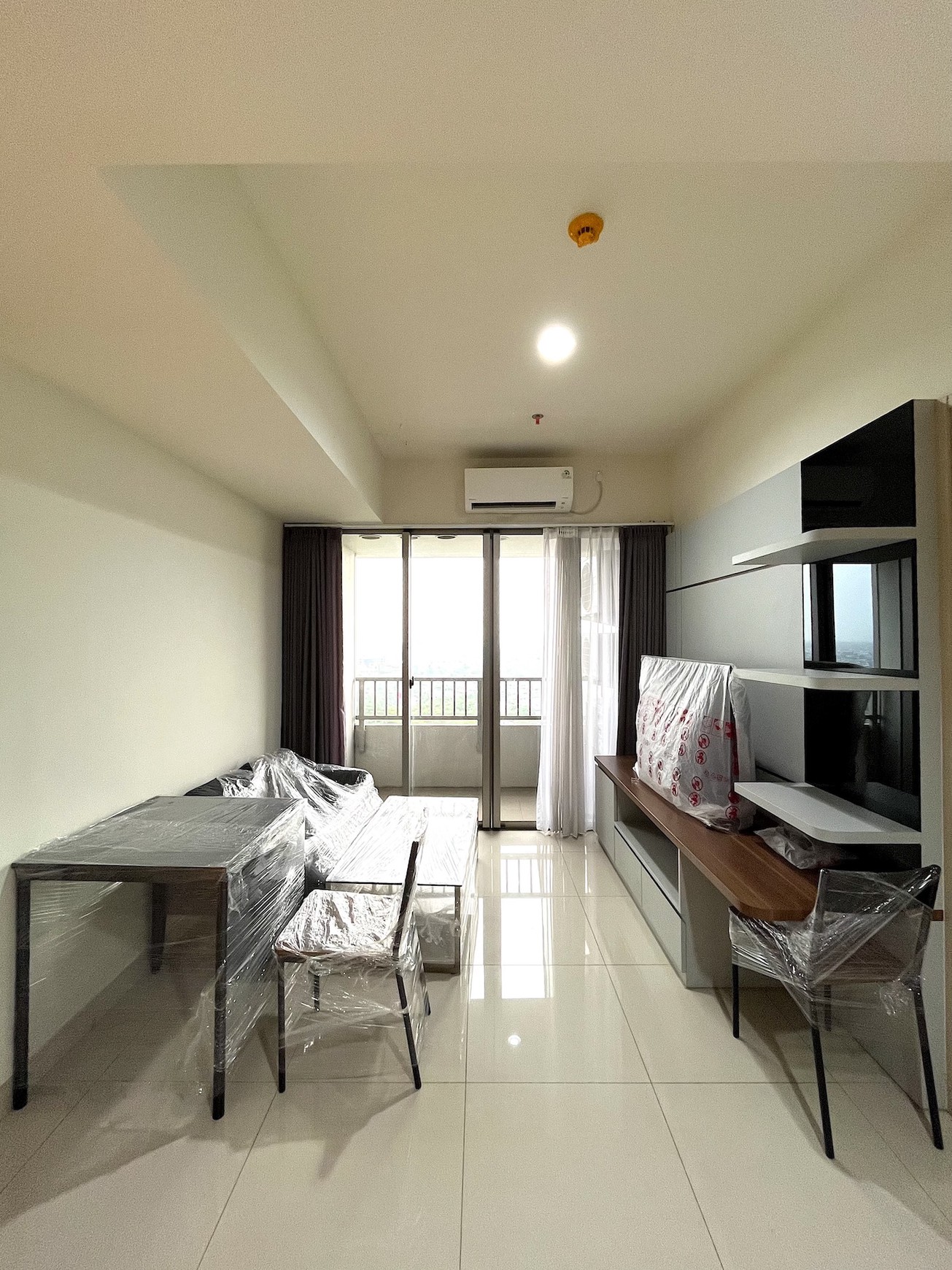 Premium Living! Apartemen 2 BR di Newport Orange County - View Indah, Akses Mudah