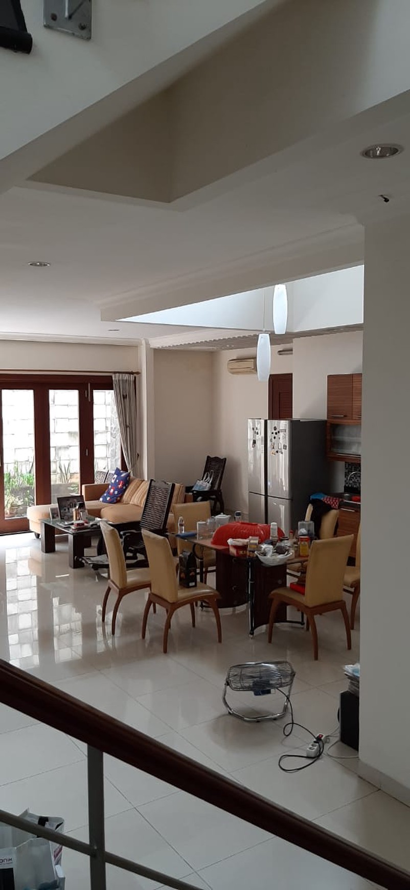 Rumah 2 lantai Asri masih layak huni ,semi Furnish ,Nego di Green Garden