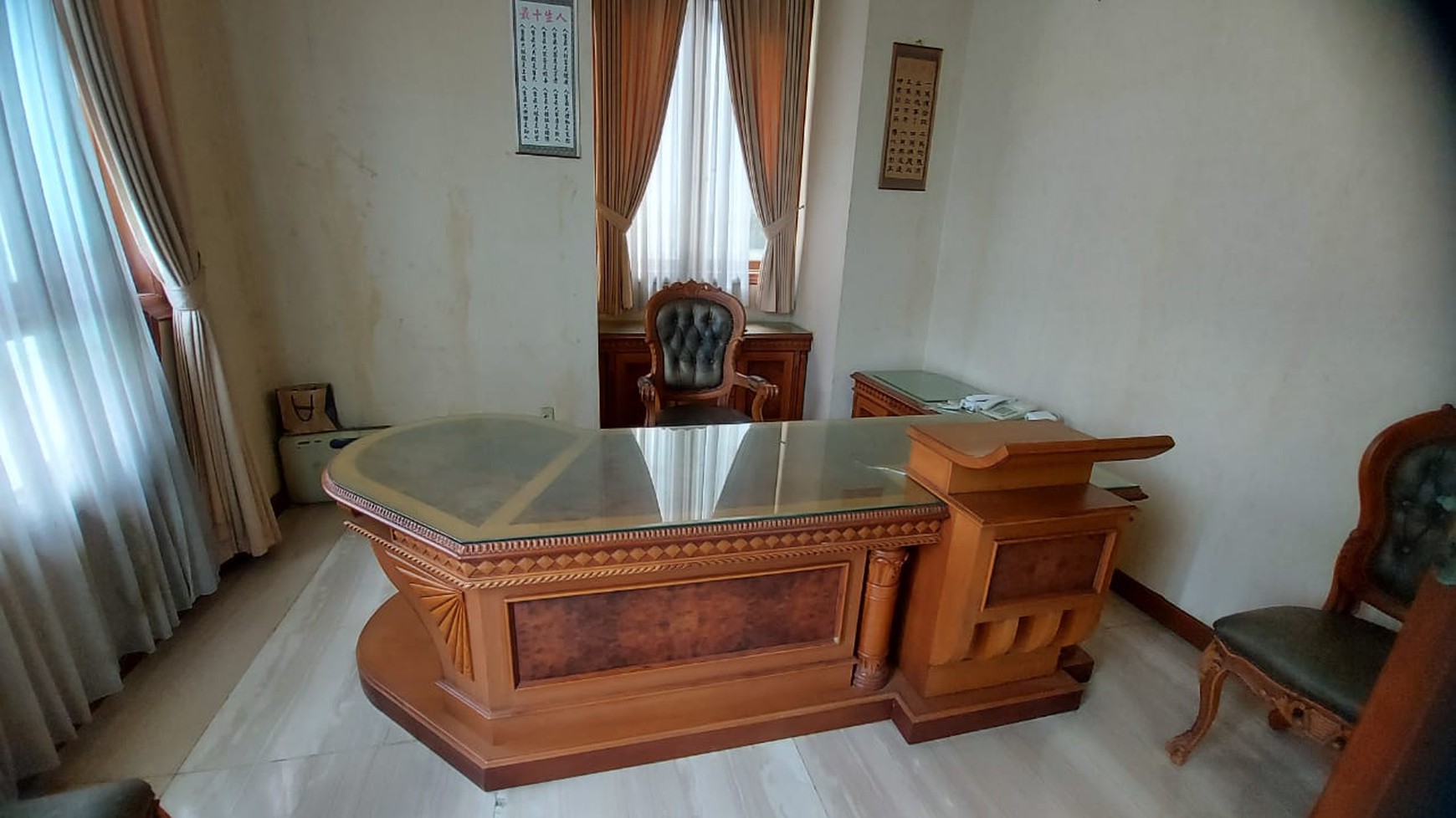 DIJUAL RUMAH MEWAH GRAHA FAMILI GOLF VIEW FULL FURNISHED SURABAYA BARAT