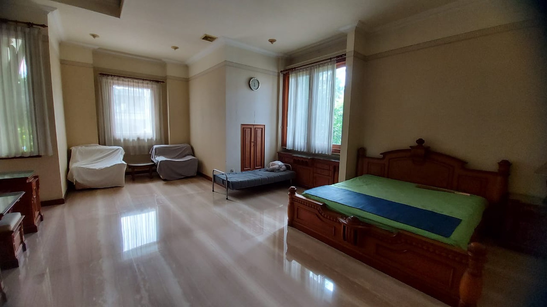 DIJUAL RUMAH MEWAH GRAHA FAMILI GOLF VIEW FULL FURNISHED SURABAYA BARAT